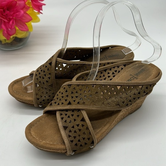 Minnetonka Cut Out Criss Cross Tan Sandals Size 7 MCS6586J - Picture 2 of 7